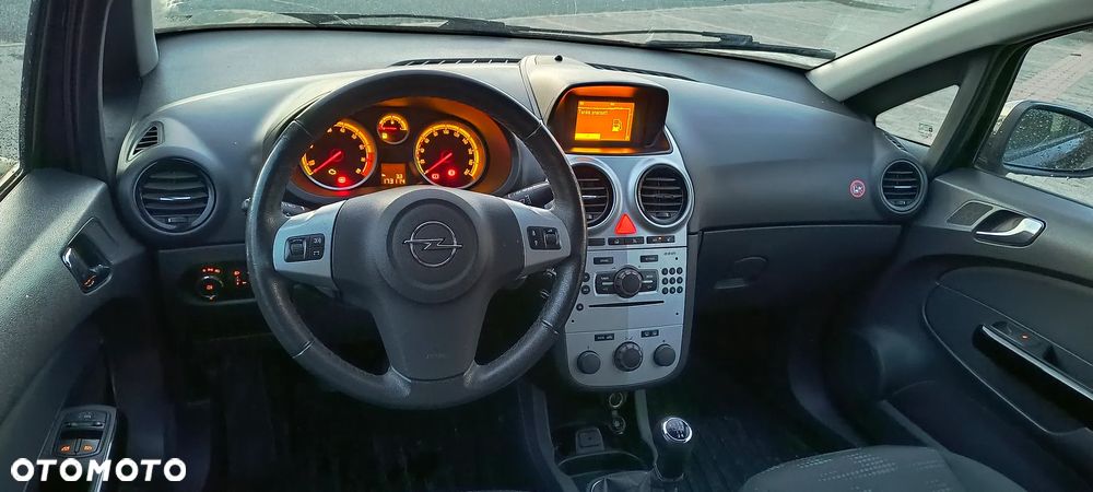 Opel Corsa 1.2 16V Cosmo - 8