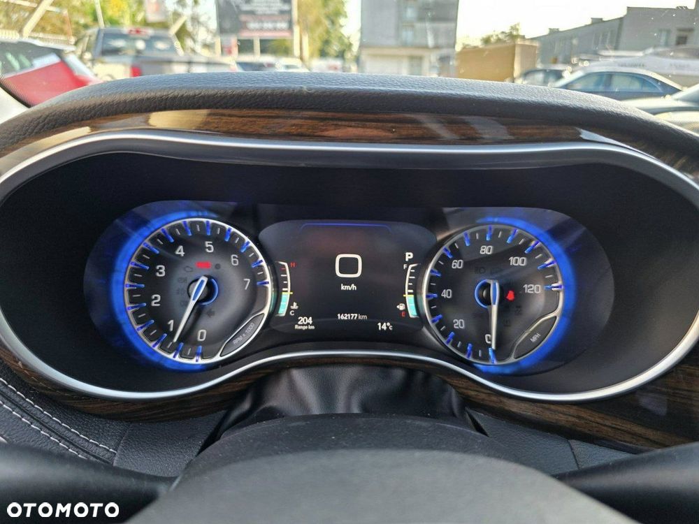 Chrysler Pacifica - 13