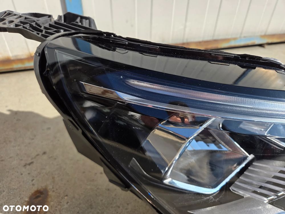 Lampa przednia prawa zwykła  Peugeot 3008 II 5008 II NOWA - 2