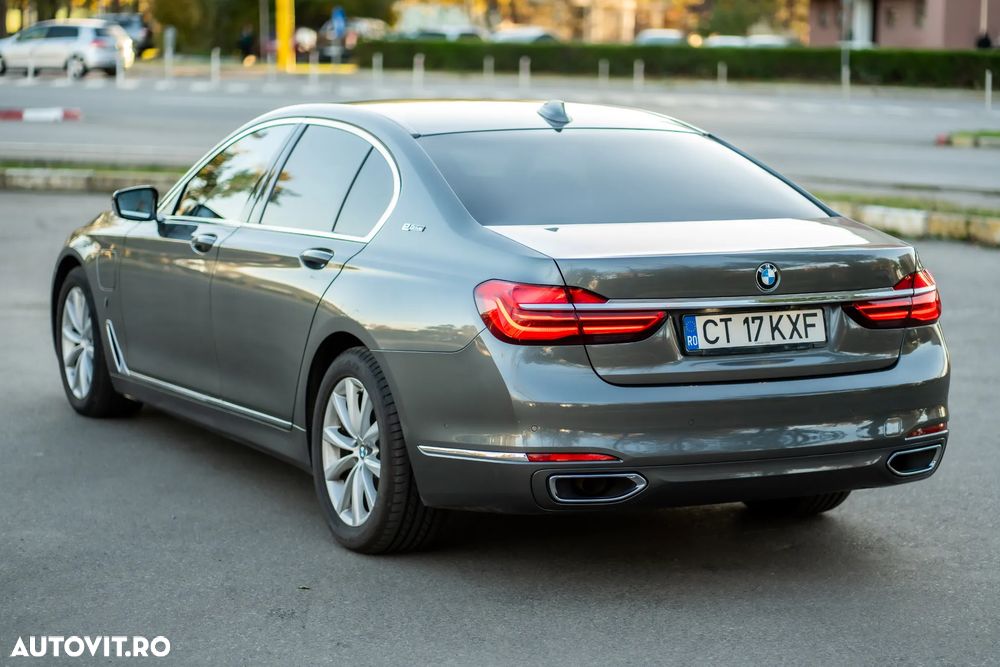 BMW Seria 7 740e iPerformance - 2