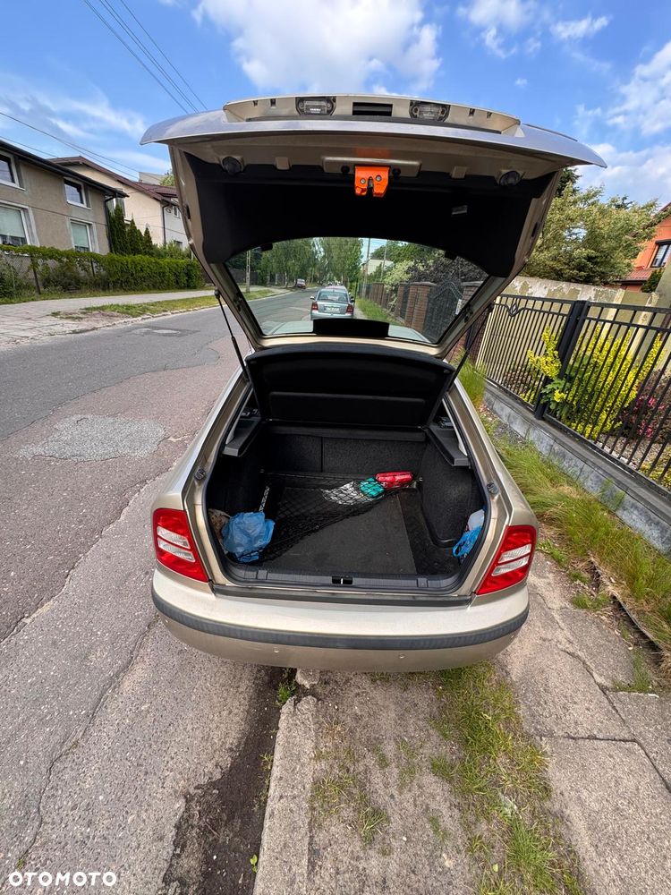 Skoda Octavia 1.6 Tour - 6