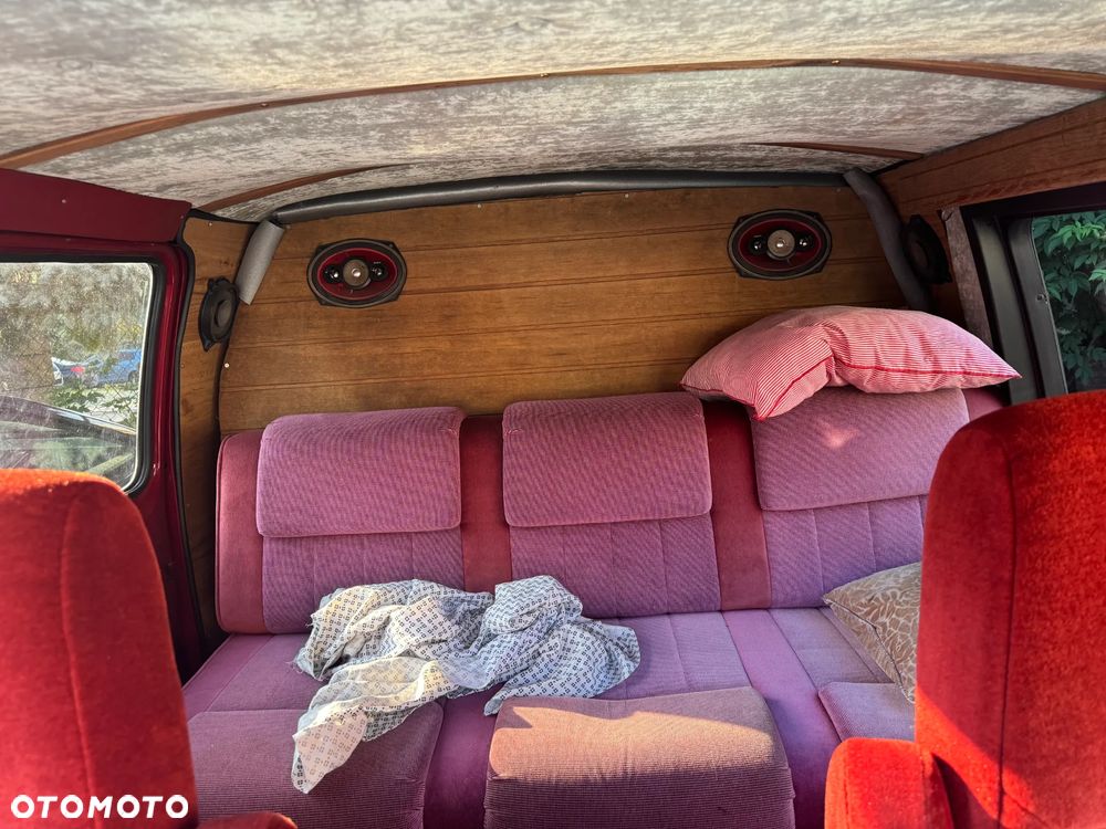 Ford Econoline - 12