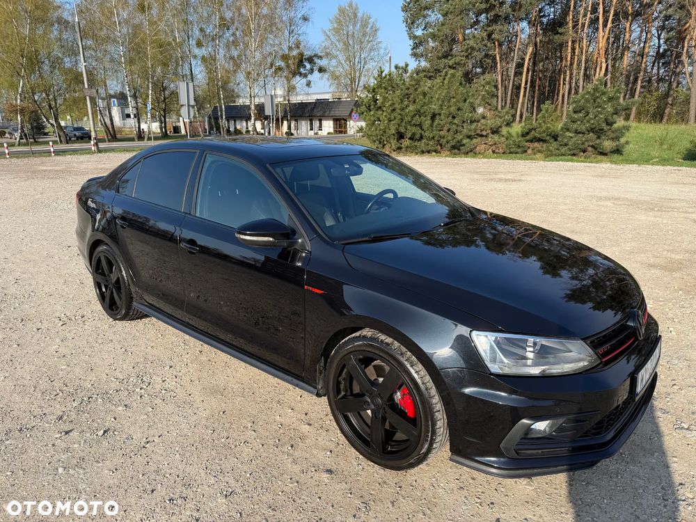 Volkswagen Jetta - 1