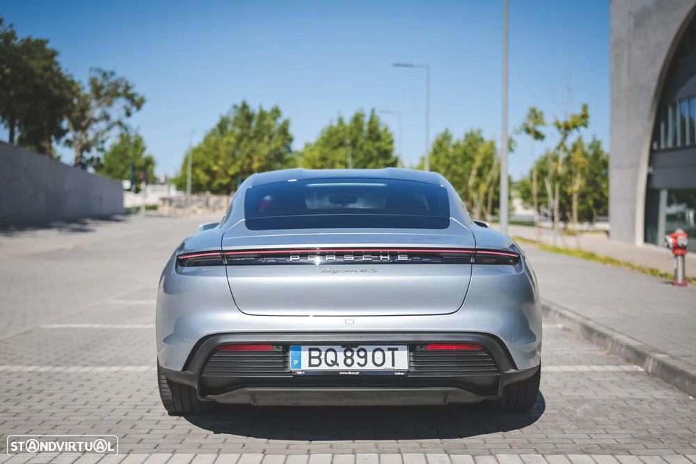 Porsche Taycan 4S - 10