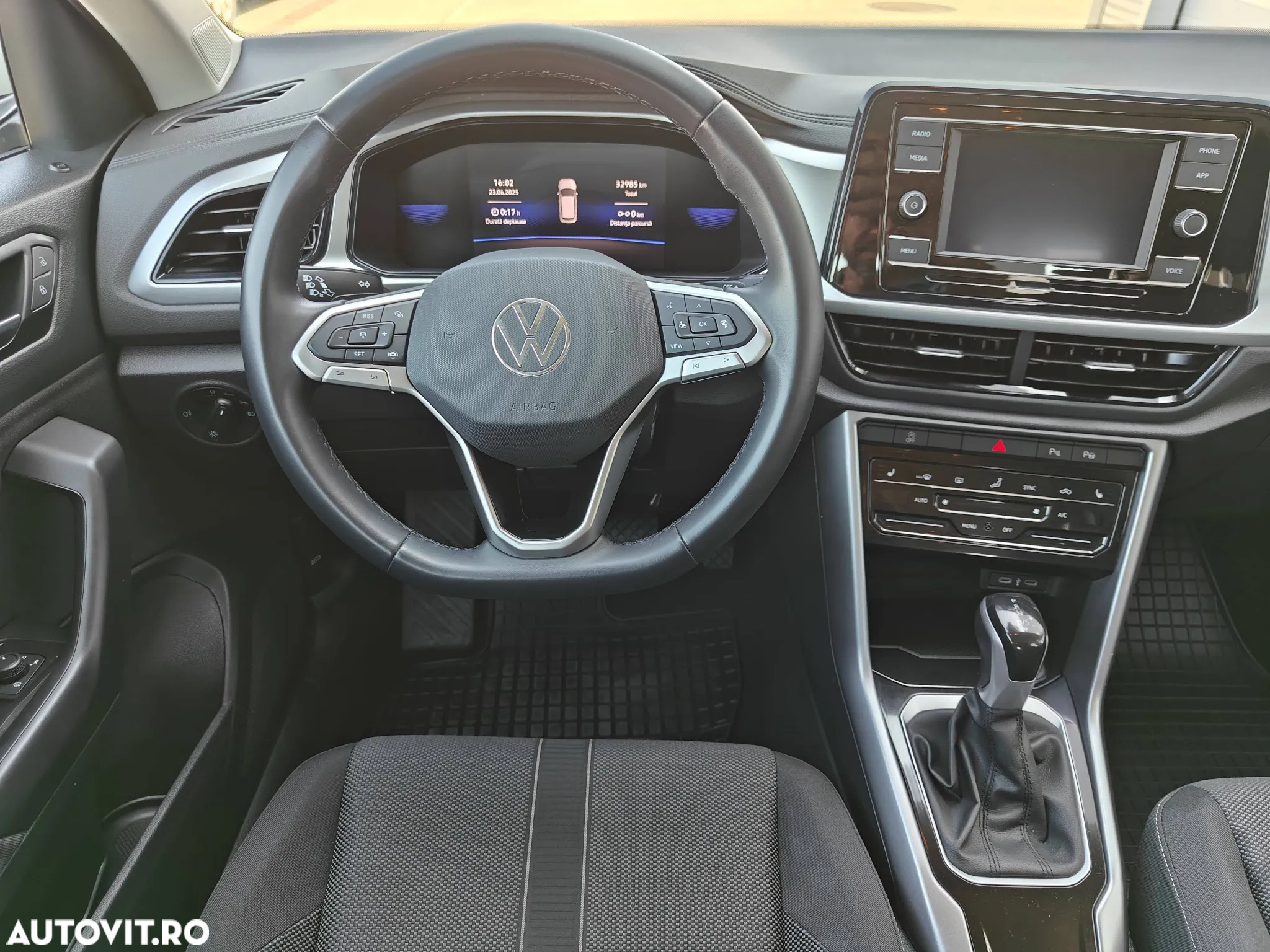 Volkswagen T-ROC 1.5 TSI DSG Life - 8