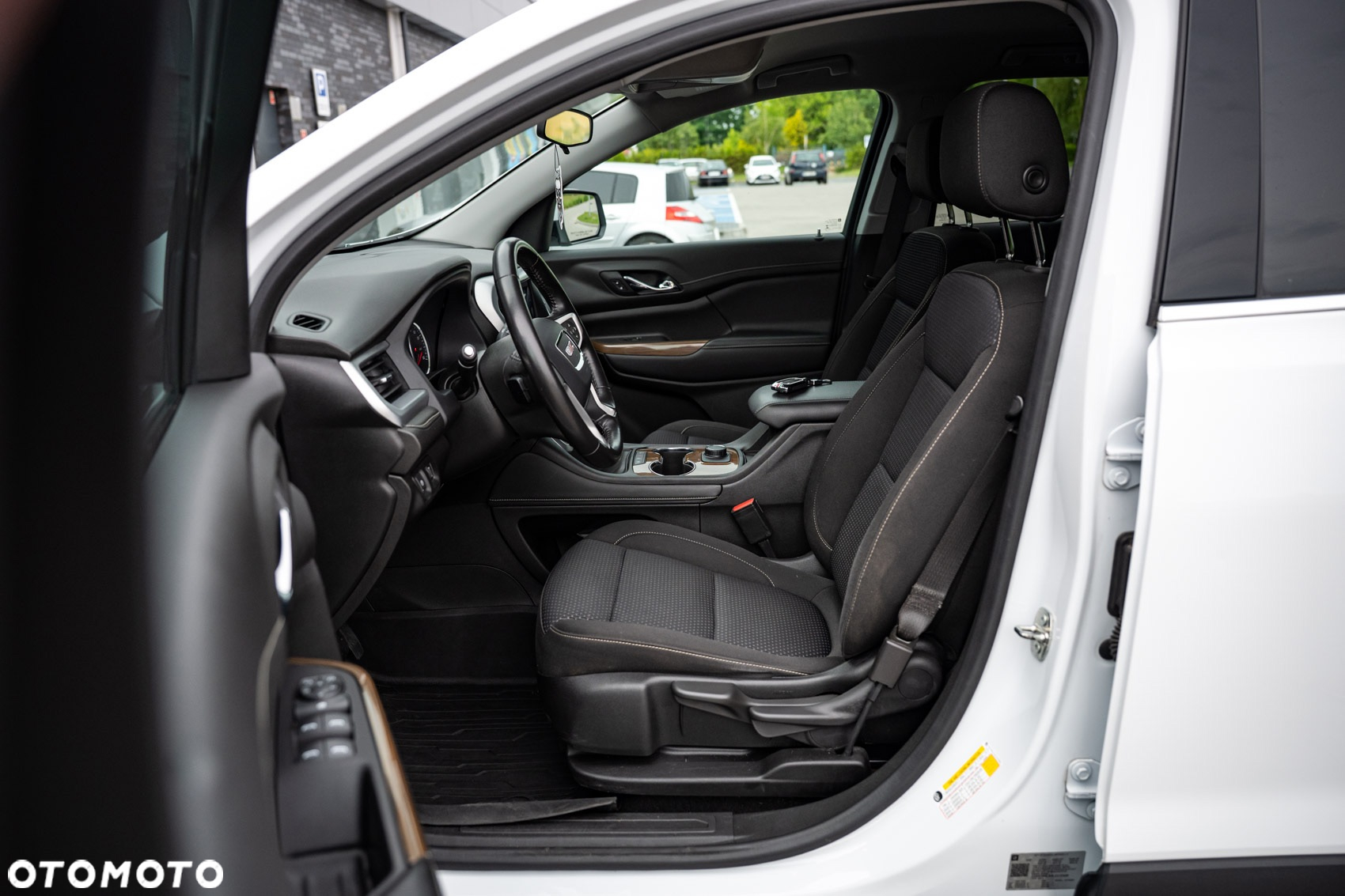 GMC Acadia - 10