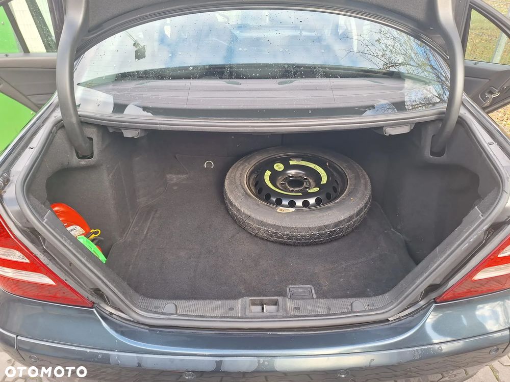 Mercedes-Benz Klasa C 180 T Kompressor Classic - 8