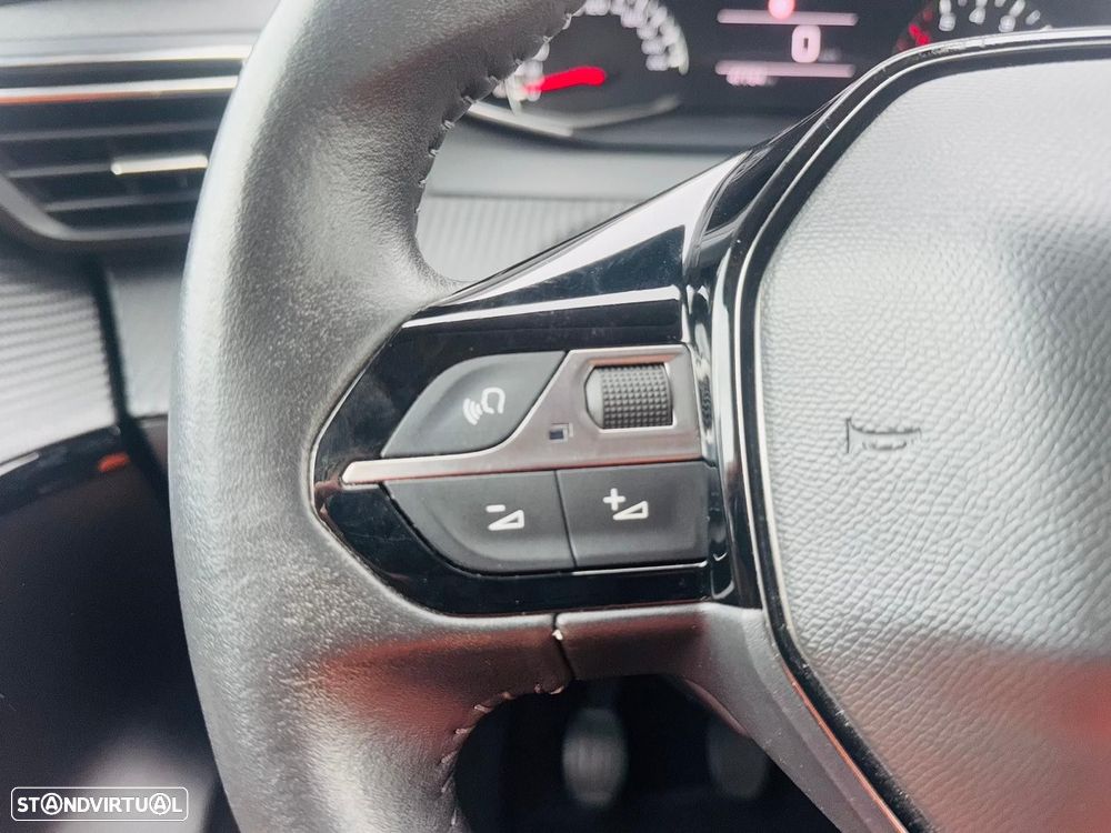 Peugeot 208 1.2 PureTech SE Style - 26