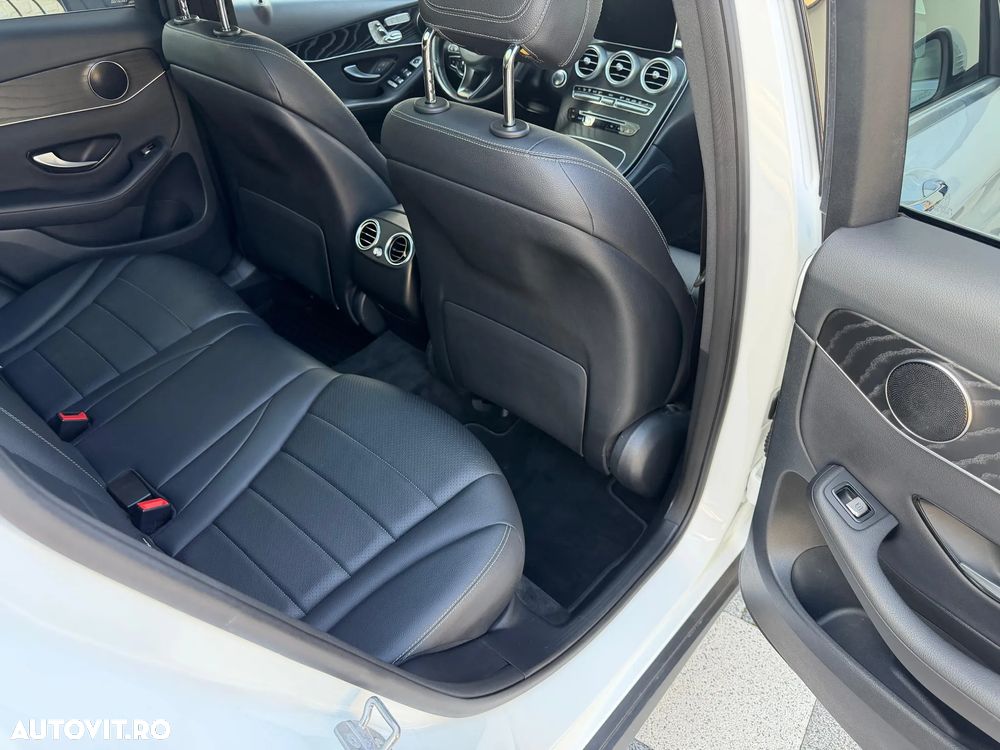 Mercedes-Benz GLC 300 4MATIC 9G-TRONIC Exclusive - 9