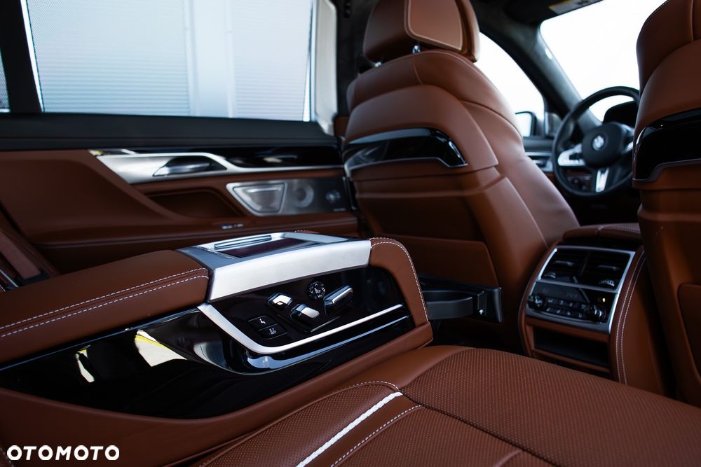 BMW Seria 7 M760Li xDrive - 27