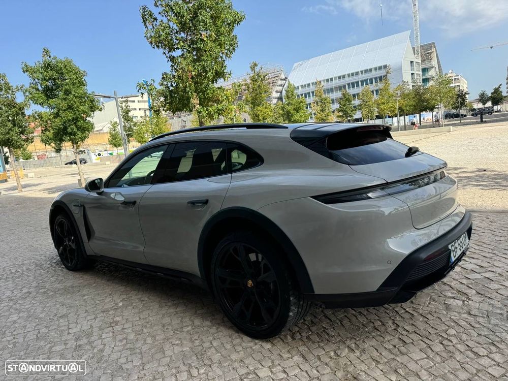 Porsche Taycan Cross Turismo 4 - 5