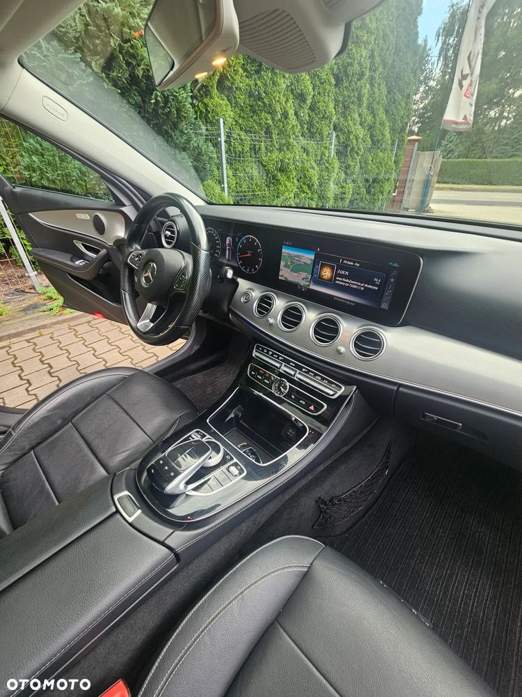 Mercedes-Benz Klasa E 200 4-Matic 9G-TRONIC - 38