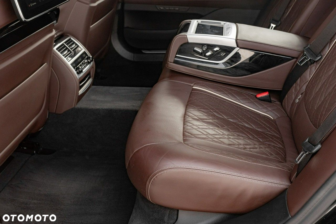 BMW Seria 7 M760Li xDrive - 30