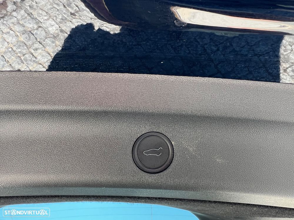 Tesla Model Y Standard — fotografia 13