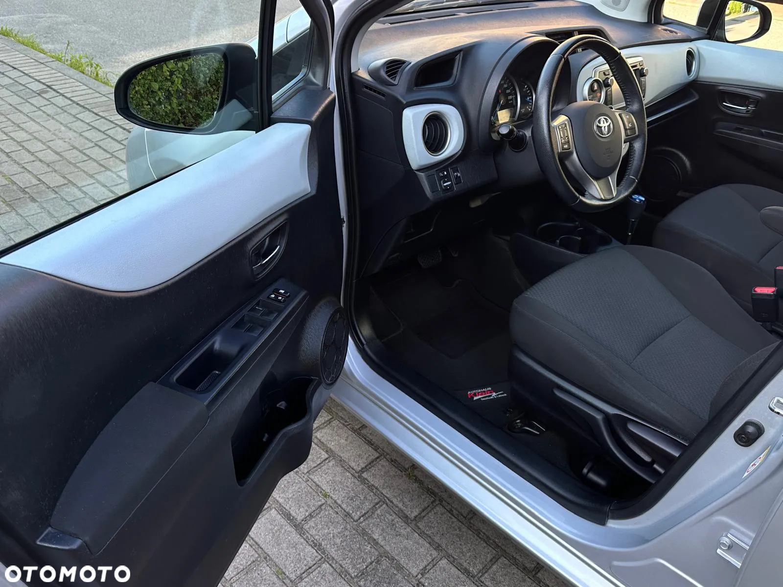 Toyota Yaris Hybrid 100 Business Edition - 16