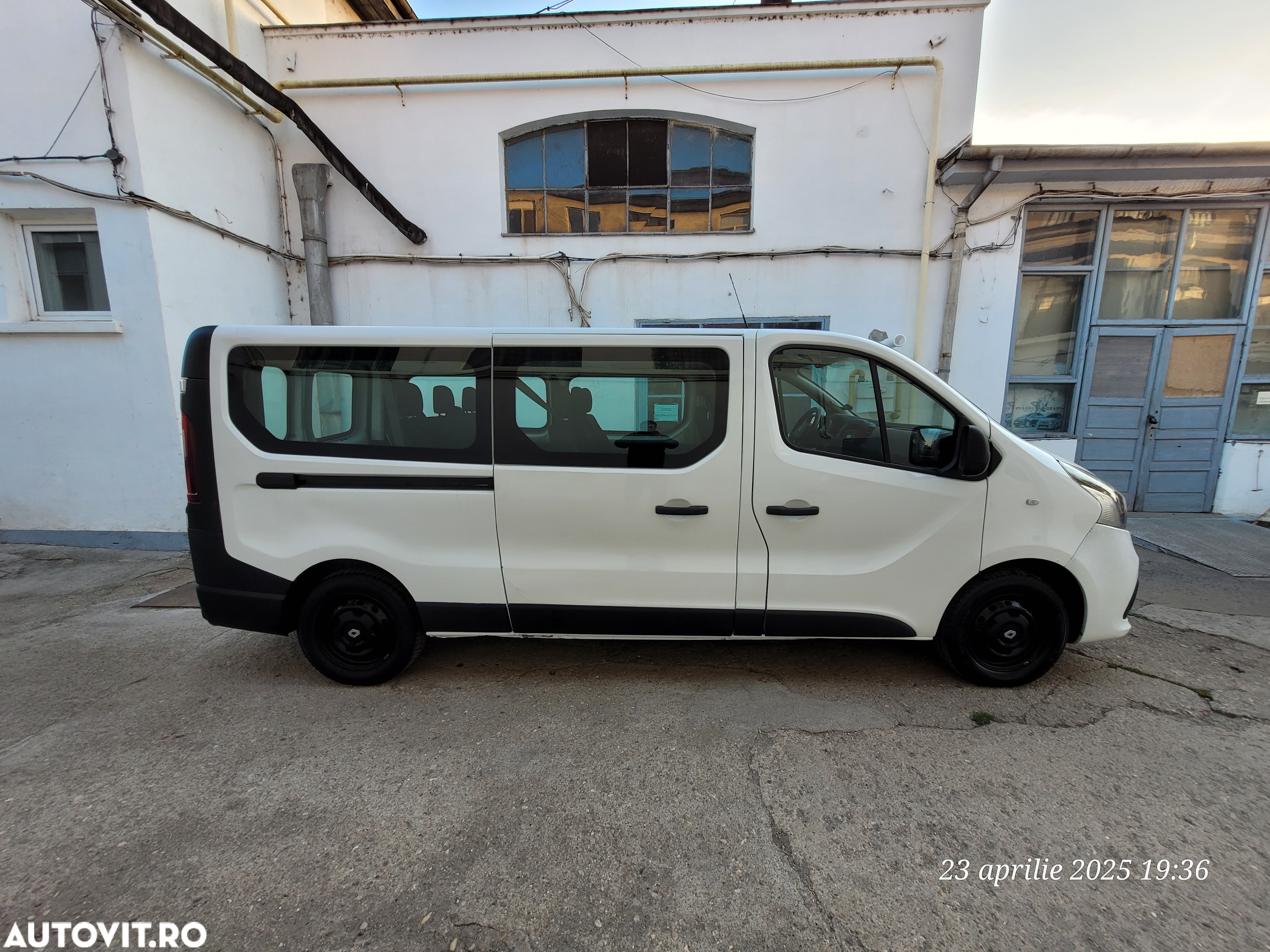 Renault Trafic Combi L2H1 1.6 dCi TT 145 7+1 Expression Plus - 4