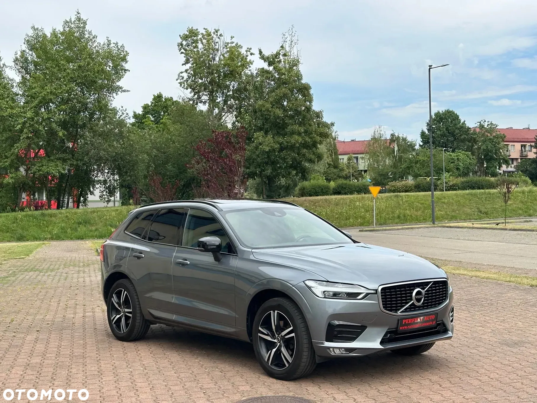 Volvo XC 60 D4 R-Design - 16
