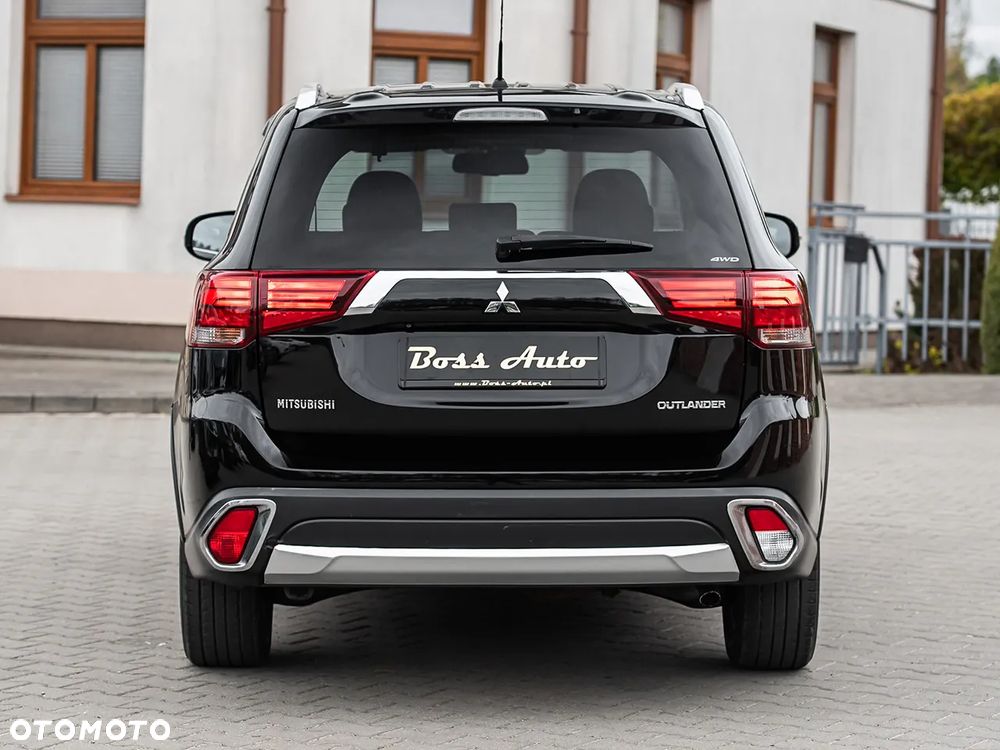 Mitsubishi Outlander 2.2 DI-D 4WD Automatik Diamant Edition - 12
