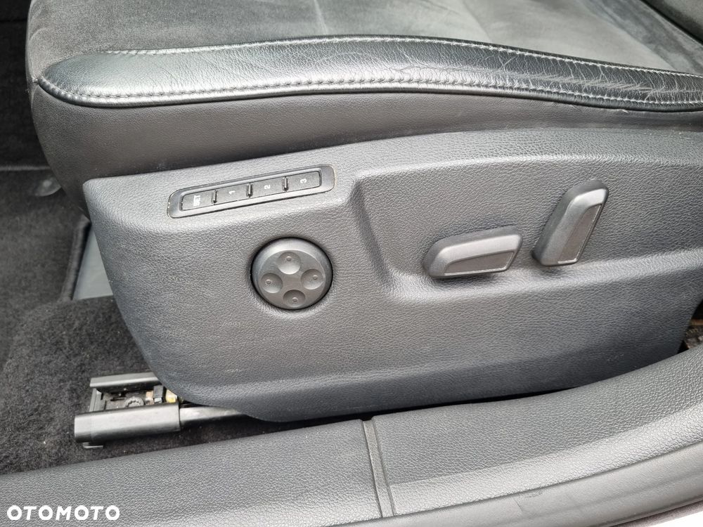 Skoda Superb 2.0 TDI Elegance DSG - 29
