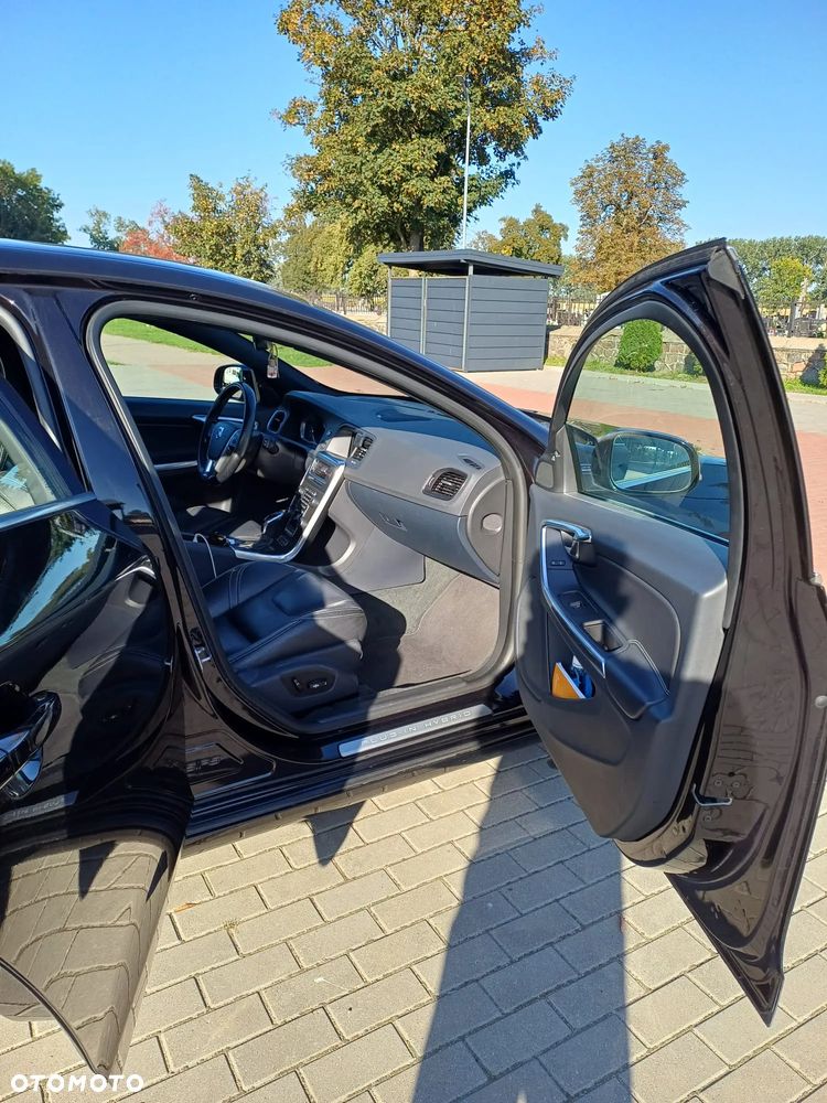 Volvo V60 D6 AWD Plug-in Hybrid Summum - 9