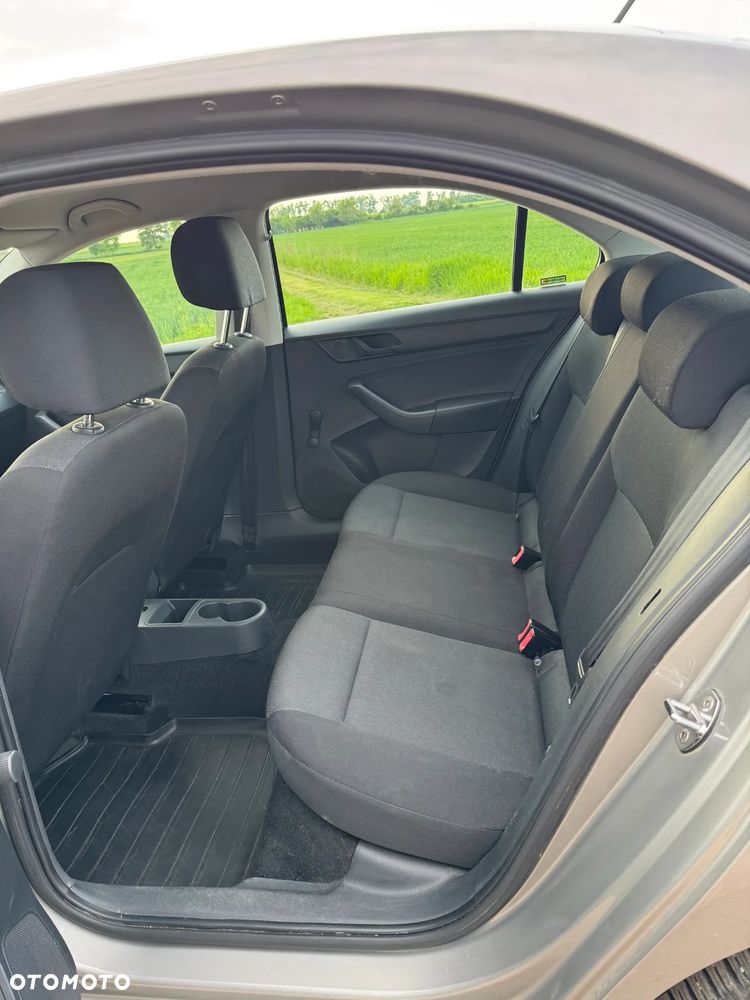 Skoda RAPID - 16