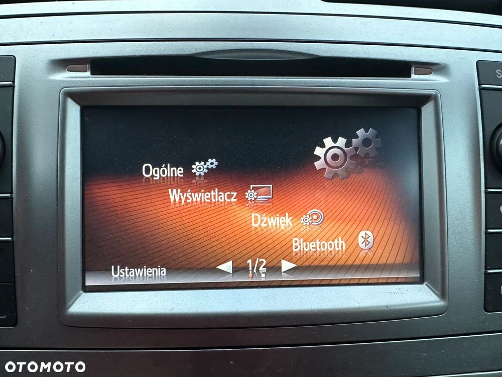 Toyota Avensis Combi 1.8 Executive - 14