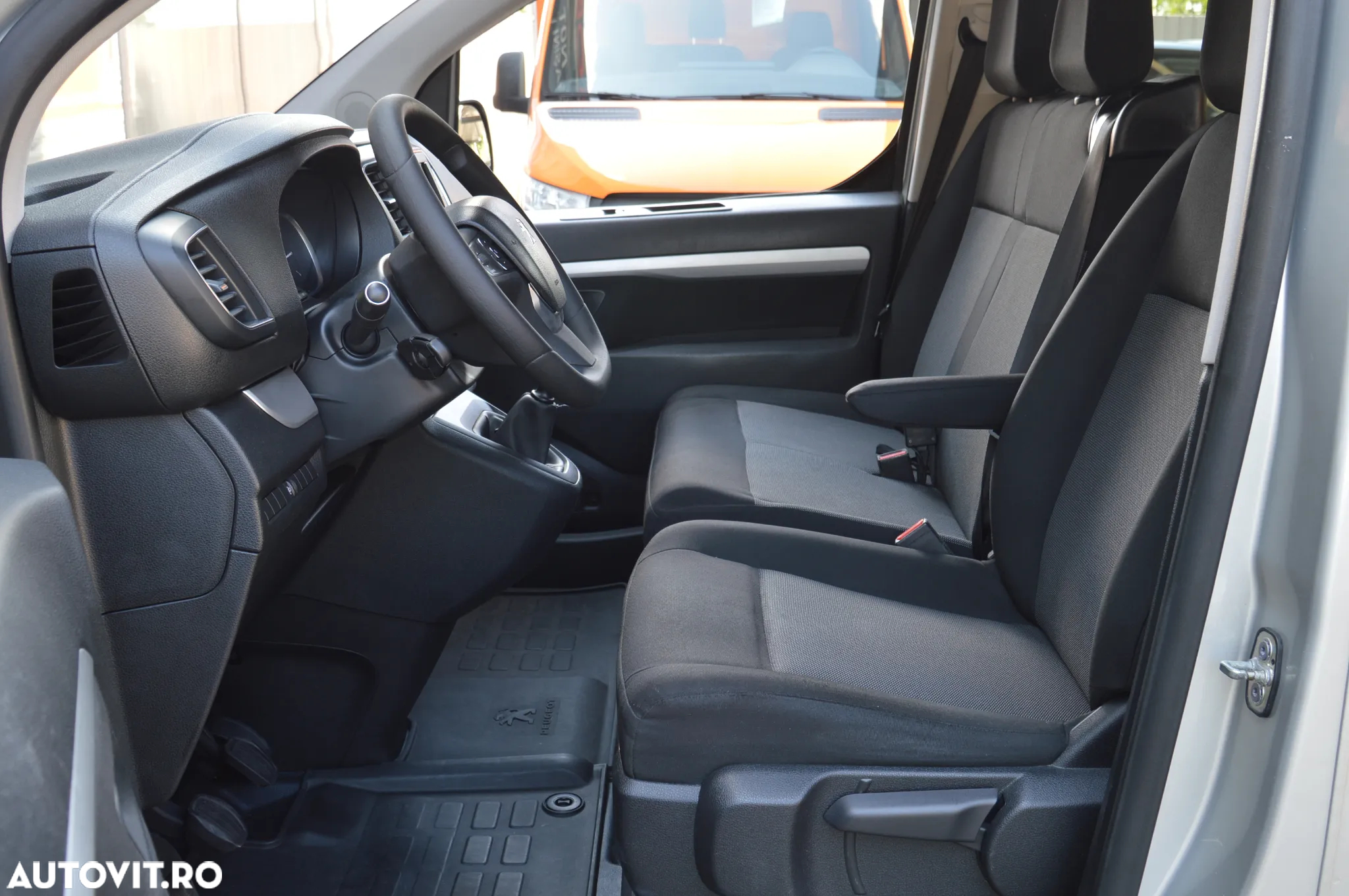 Peugeot Traveller L3H1 1.6 BlueHDI 115 S&S Combispace - 9