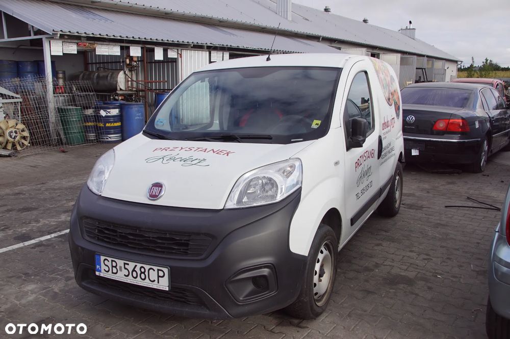 Auto na części - Fiat Fiorino III Lift 1.3 Multijet 80 KM 55283775 55247534 249 2021R Silnik Skrzynia Drzwi Maska Zderzak Błotnik Lampa Lusterko Szyba Klamka Deska Kokpit Sterownik Moduł Czujnik Licznik Kierownica Panel - 4