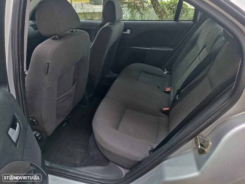 Ford Mondeo 1.8 Ghia - 9