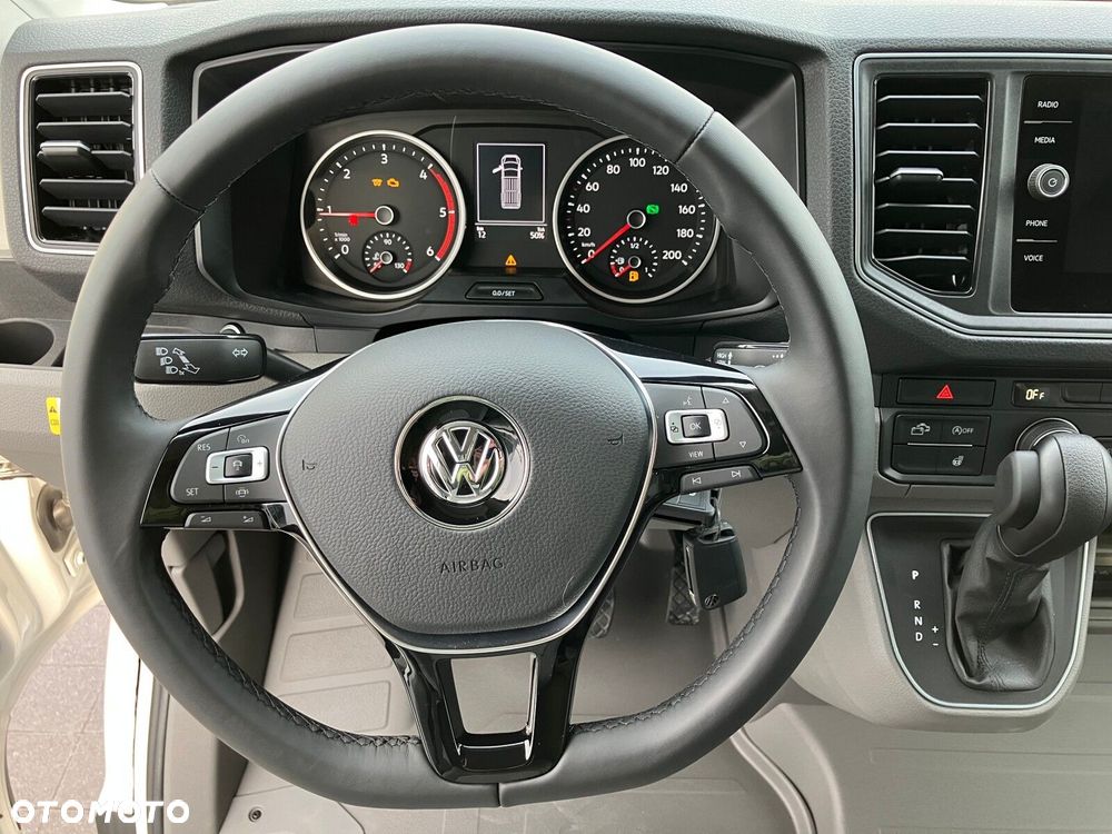 Volkswagen Grand California Grand California 600 silnik: 2,0 l TDI EU6 SCR BlueMotion Technology 130 kW skrzynia biegów: Przedni napęd automatyczna 8-biegowa rozstaw osi: 3640 mm - 14
