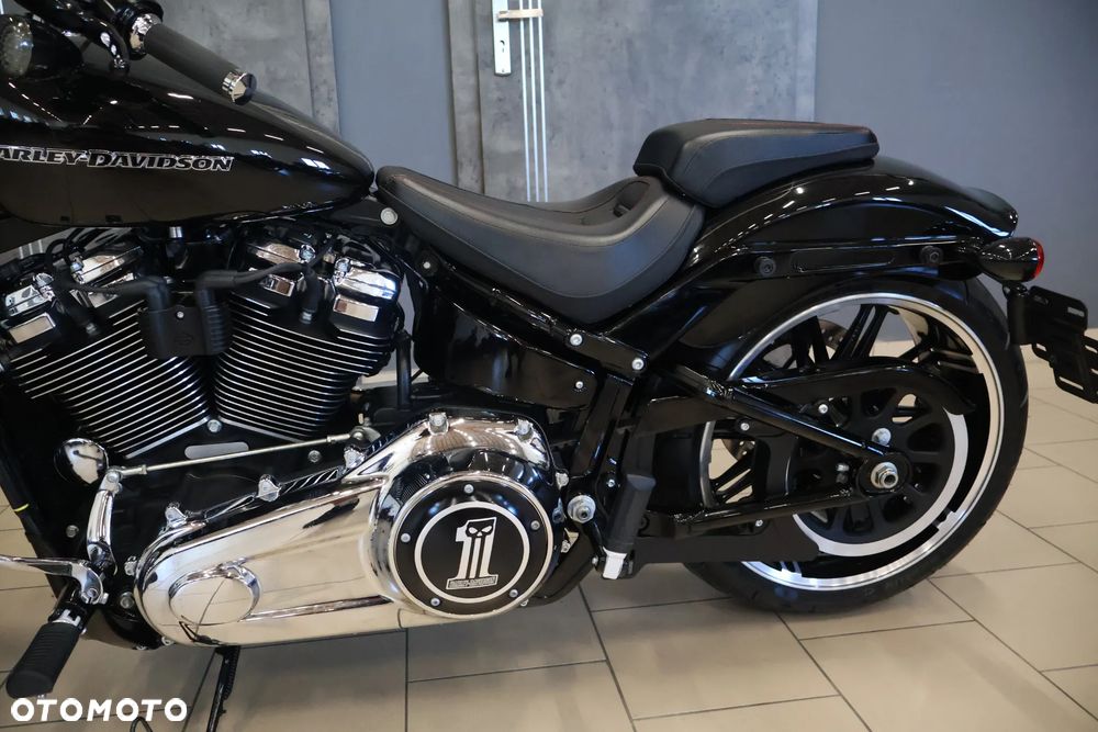 Harley-Davidson Softail Breakout - 25