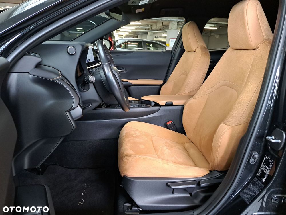 Lexus UX - 12