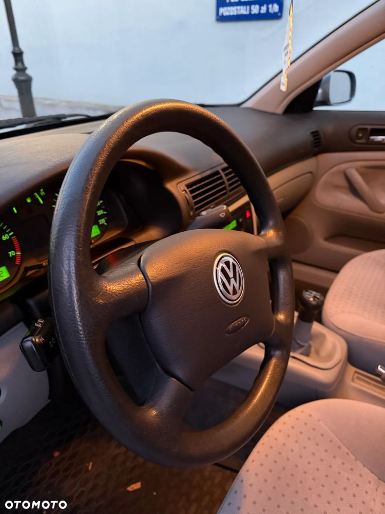 Volkswagen Passat - 17