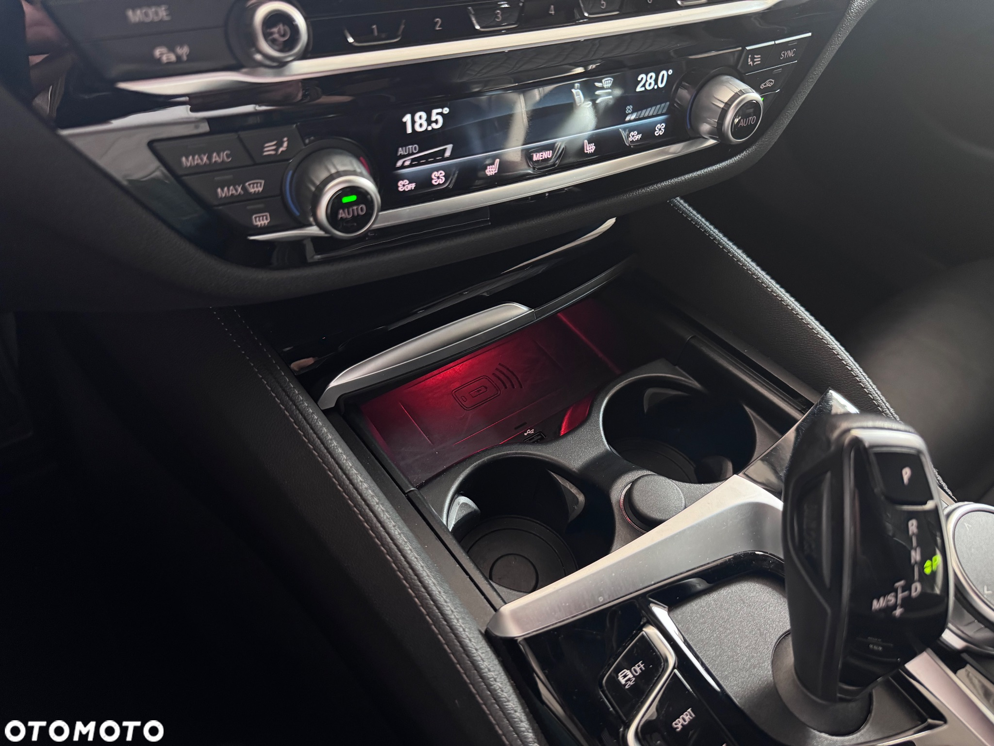 BMW Seria 5 540d xDrive Touring M Sport Edition - 38