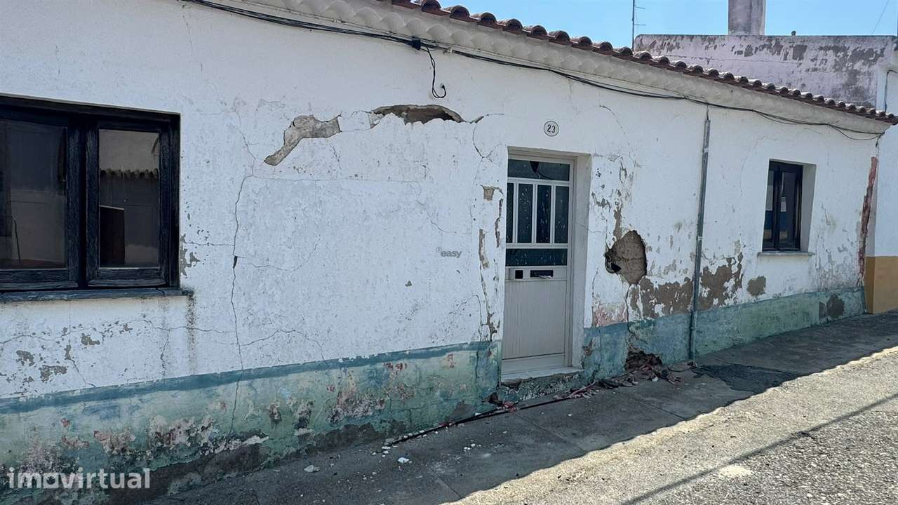 Moradia Térrea com 6 divisões para Total Renovação em Casével, Castro - Grande imagem: 5/24