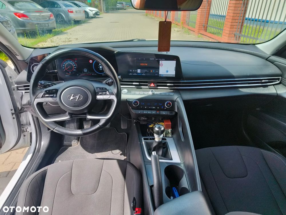 Hyundai Elantra 1.6 Executive - 14