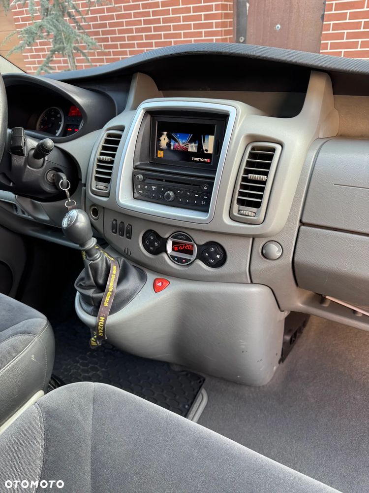 Renault Trafic Grand Passenger Black Edition - 4