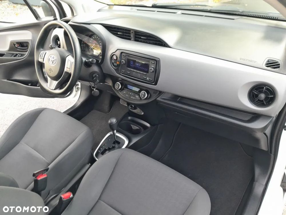 Toyota Yaris Hybrid 100 Active - 9