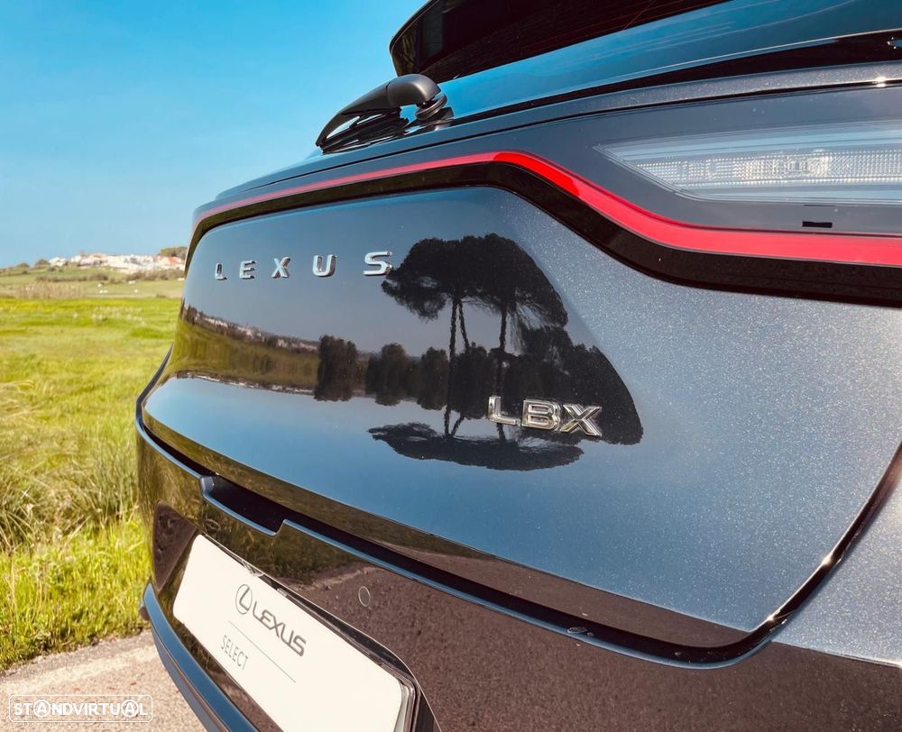 Lexus LBX Elegant - 39