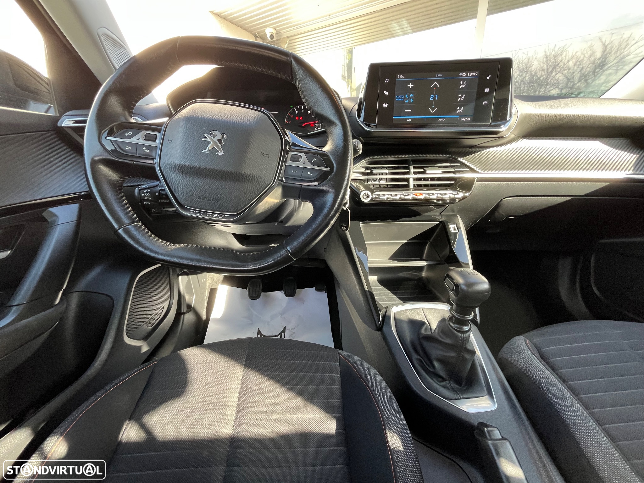 Peugeot 2008 1.2 PureTech Active Pack - 17