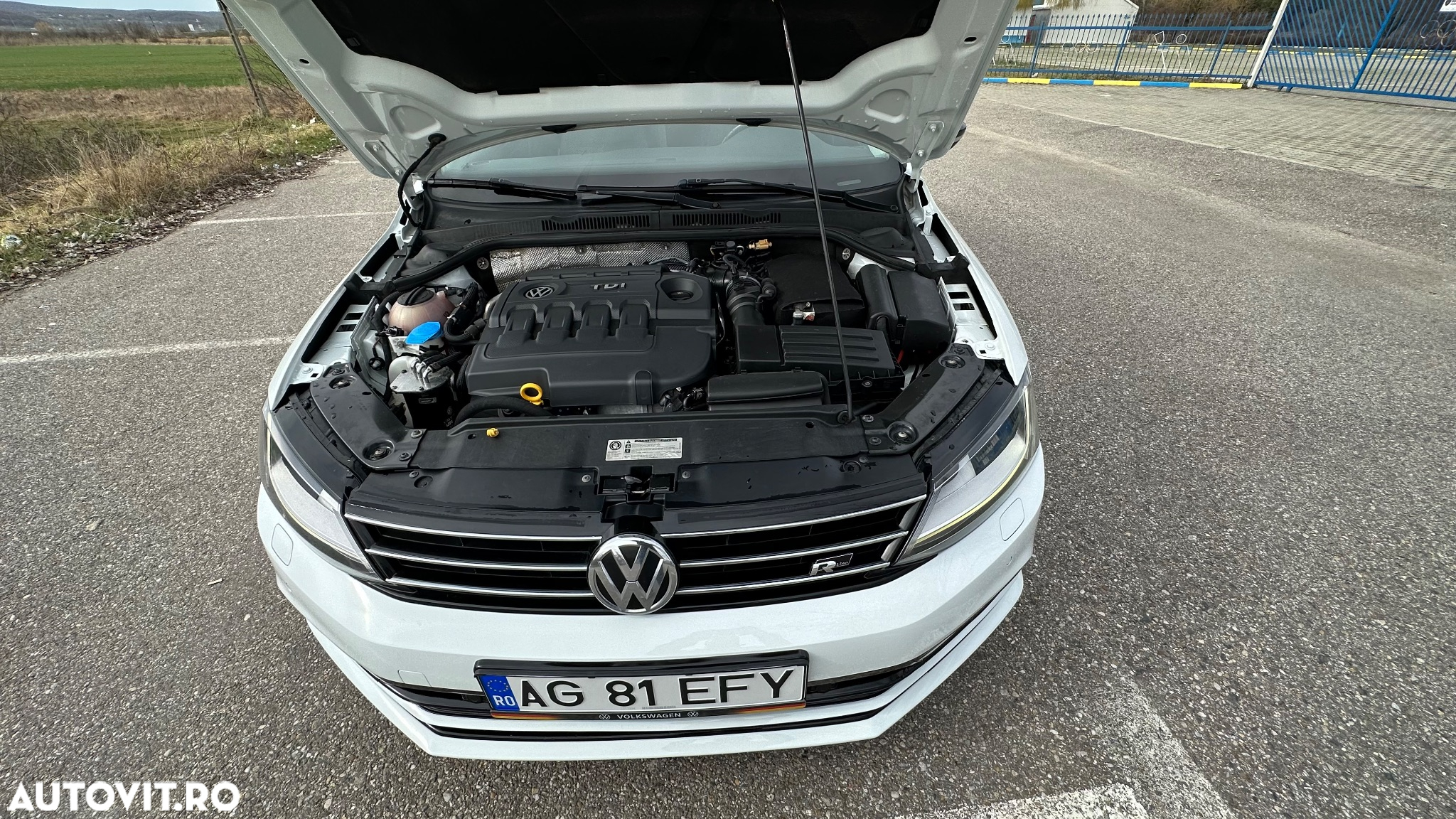 Volkswagen Jetta 2.0 TDI DSG Highline - 34