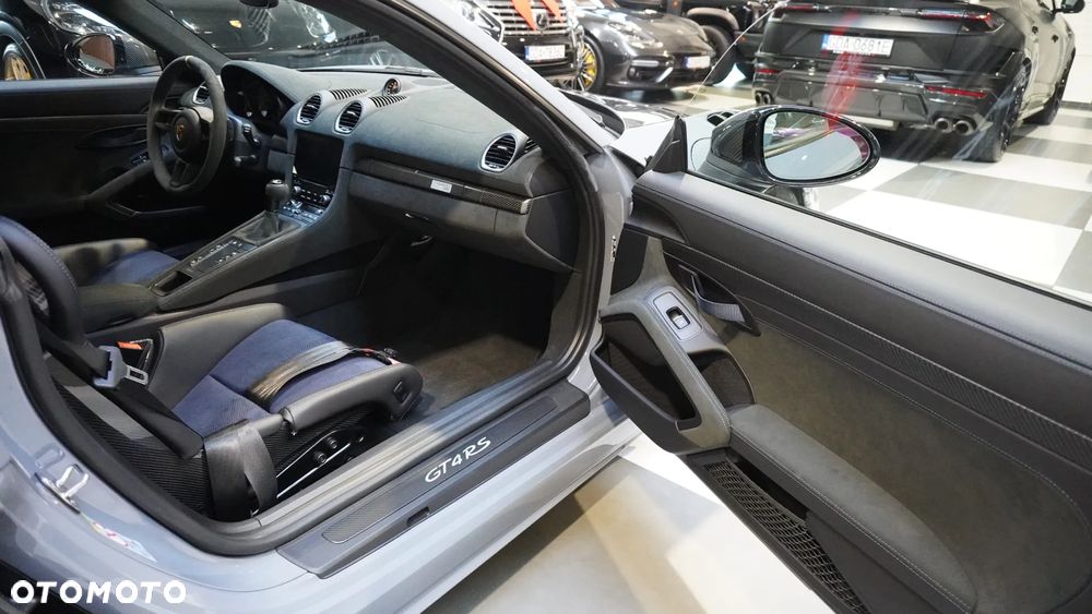Porsche 718 Cayman GPF GT4 RS PDK - 8