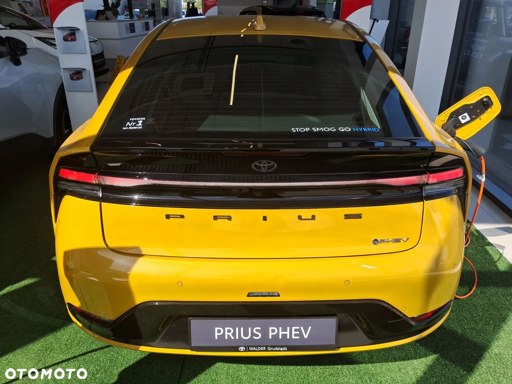 Toyota Prius Plug-In 23 - 4