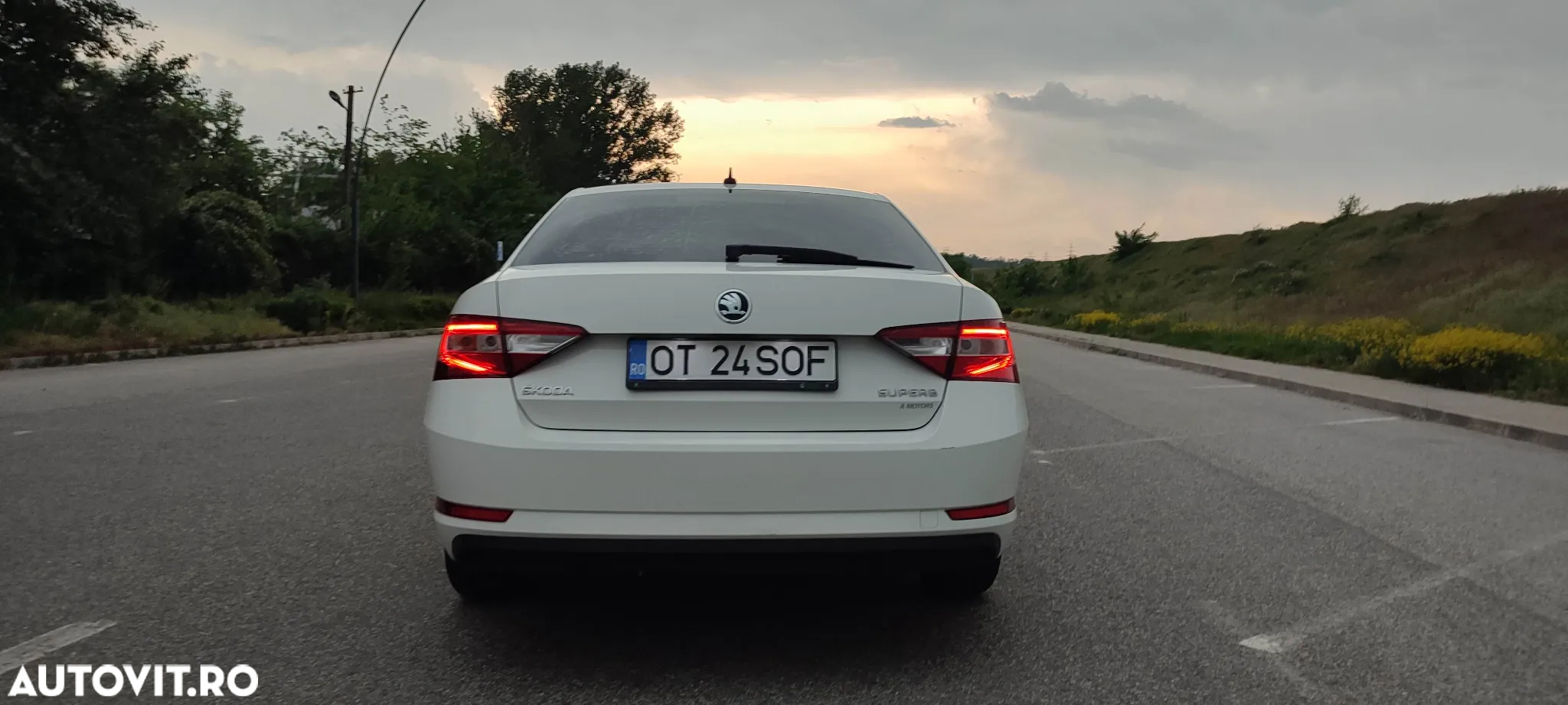 Skoda Superb 2.0 TDI Ambition - 4