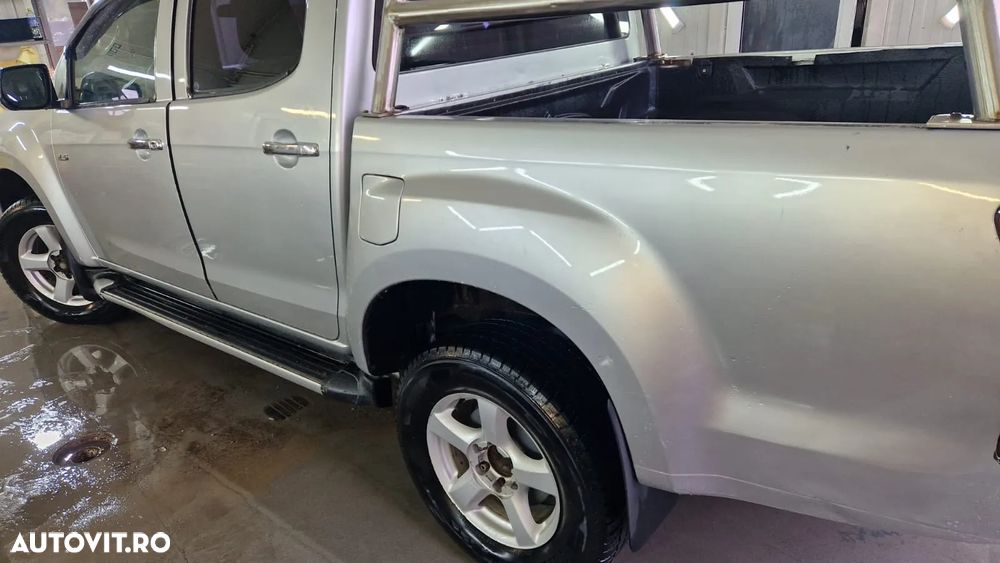 Isuzu D-Max 4x4 Double Cab Premium - 6
