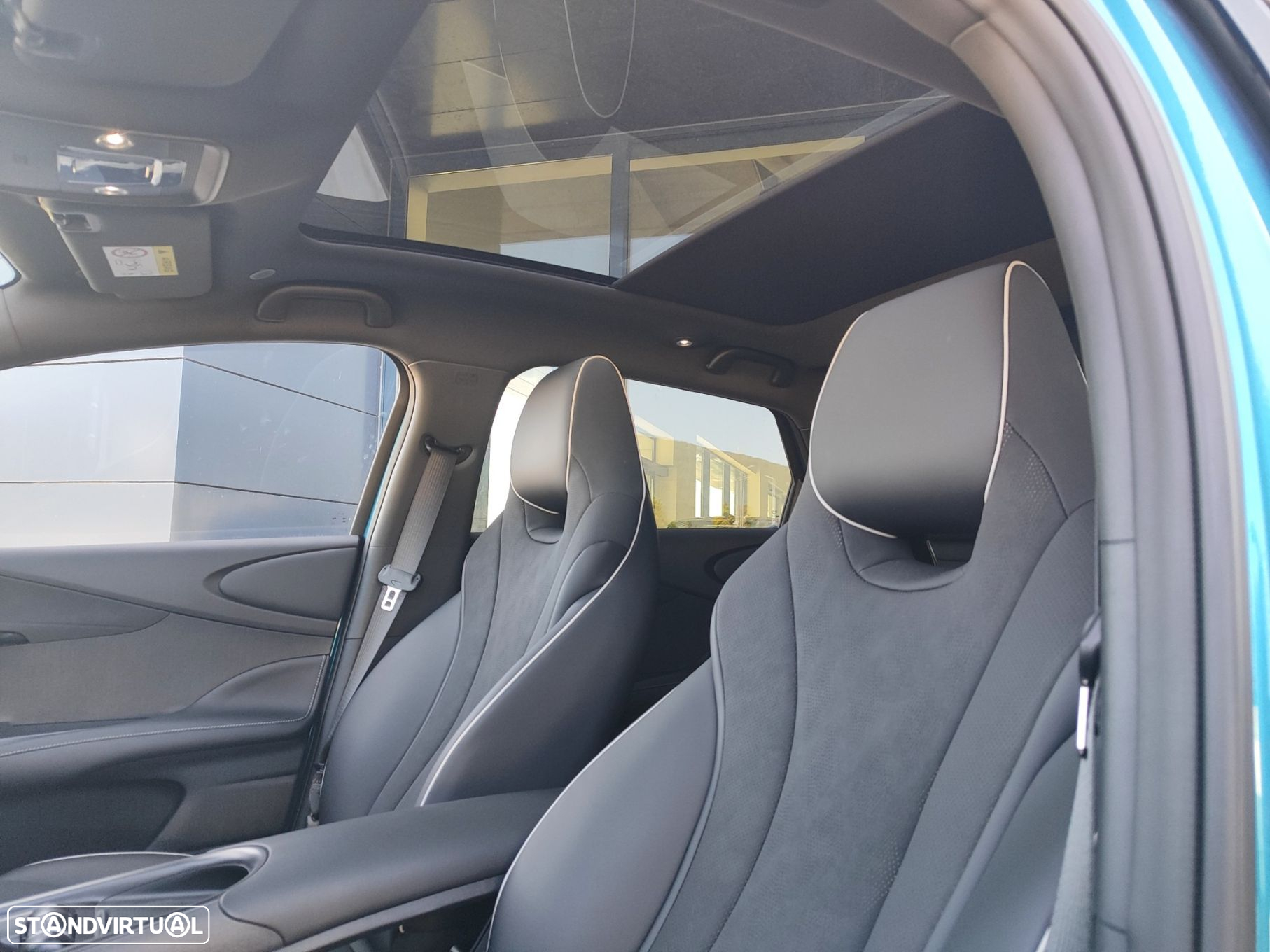 BYD Dolphin 60.4 kWh Design - 23