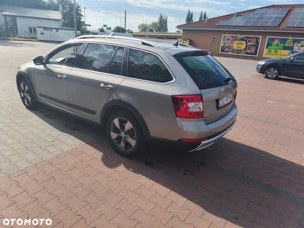 Skoda Octavia Scout 2.0 TDI 4x4 DSG - 10