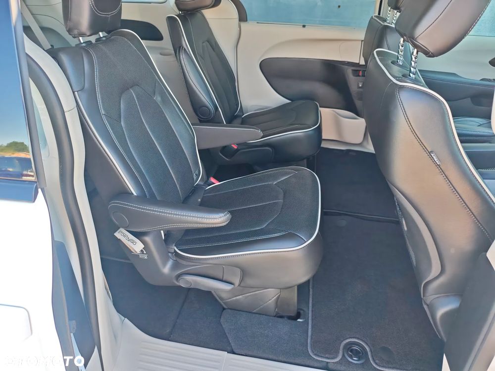 Chrysler Pacifica - 14
