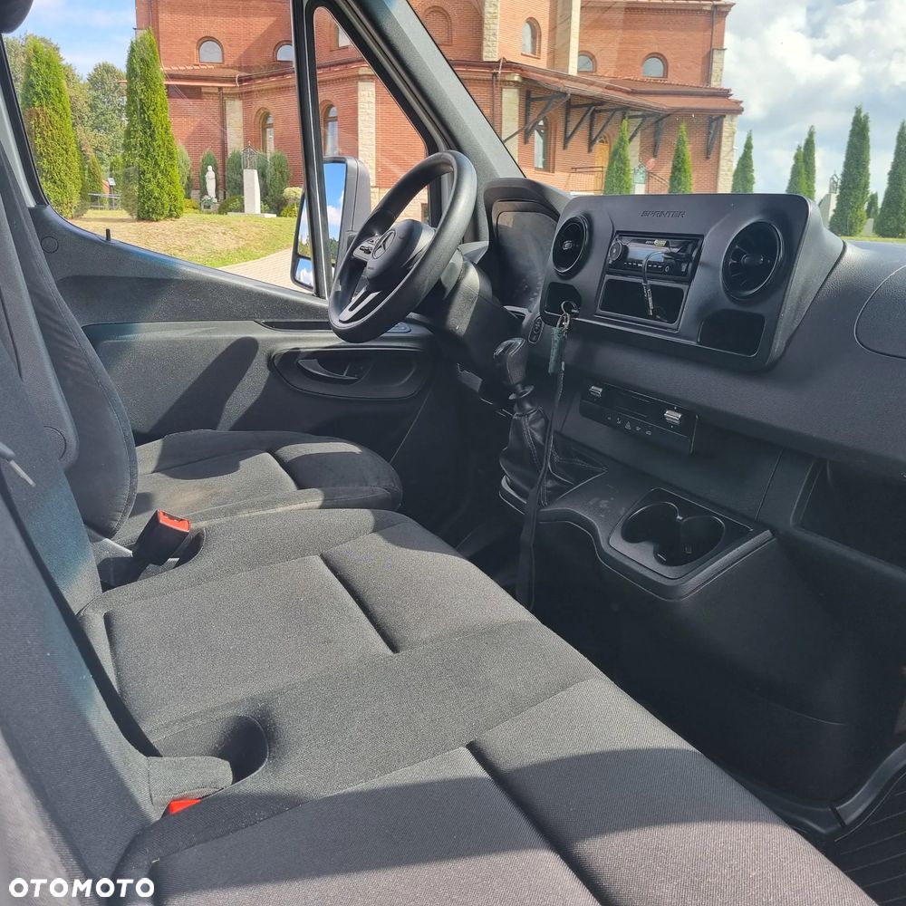 Mercedes-Benz Sprinter - 11