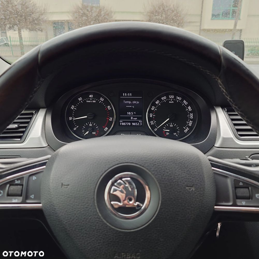 Skoda RAPID 1.2 TSI Ambition - 17